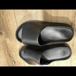 COPY - Yeezy slides